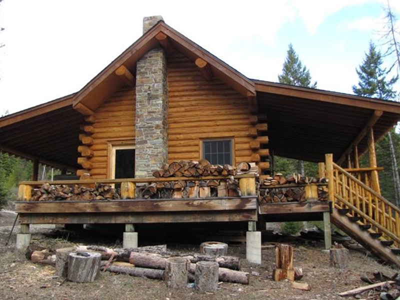 Log Cabin in Lost Lake Montana