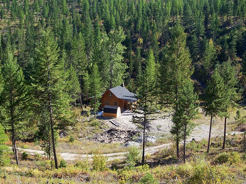 Lost Lake Log Cabin in Montana
